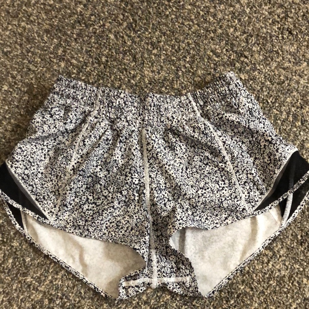 Lululemon Hotty Hot Shorts Size 6